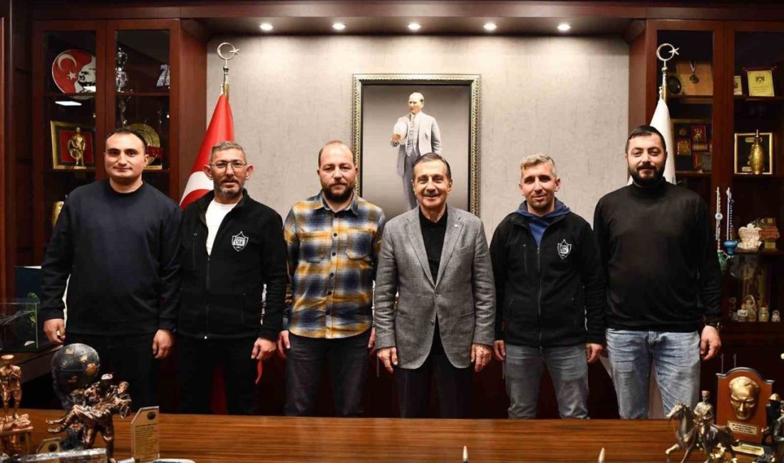 Tepebaşı Belediye Başkanı Dt. Ahmet Ataç, Çukurhisar Spor Kulübü Başkanı