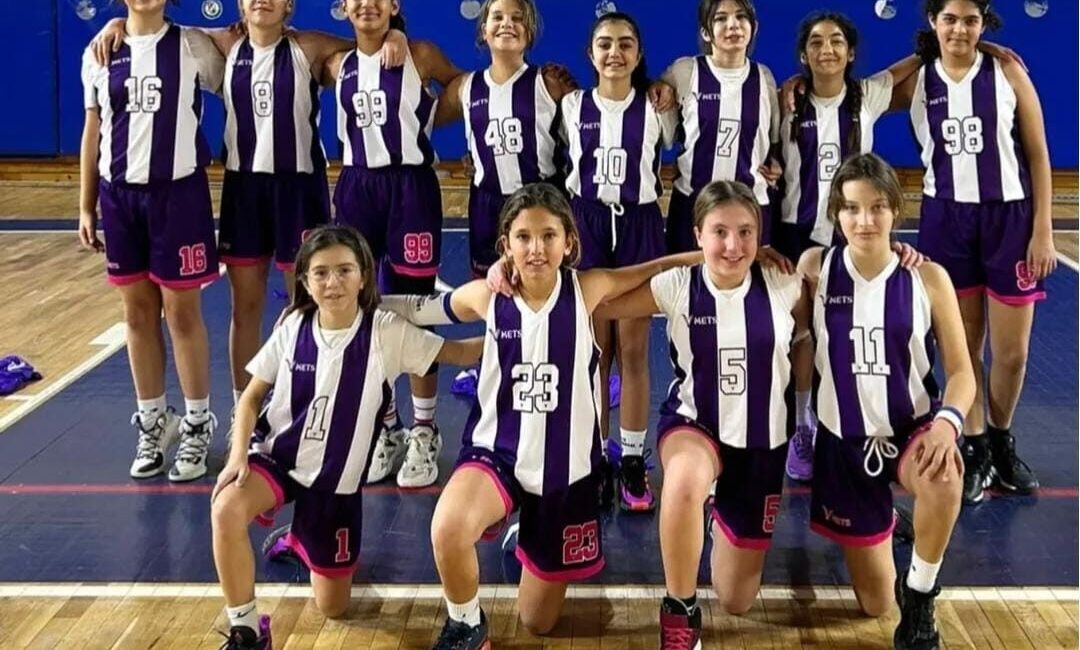 MUĞLA (AA) – Datça Yılmazlar Ortaokulu Küçük Kız Basketbol Takımı,