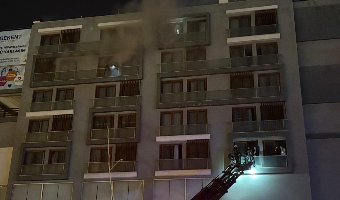 - İtfaiye ekiplerinin binada mahsur kalanları kurtarma çalışması sürüyor