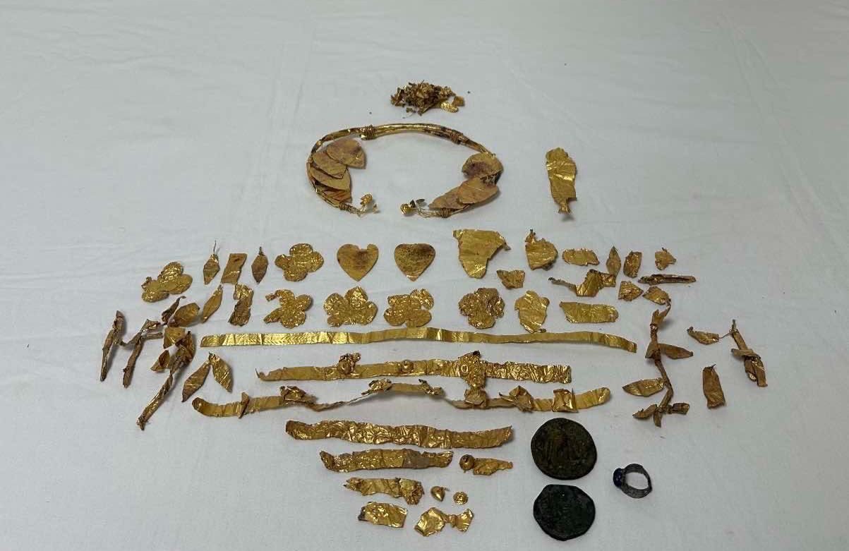 DENİZLİ (AA) – Denizli'nin Sarayköy ilçesindeki tarihi eser operasyonunda, gözlük