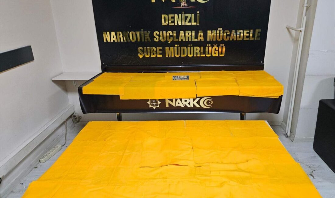 DENİZLİ (AA) – Denizli'de kamyonetin kapı döşemesine gizlenmiş 448 bin