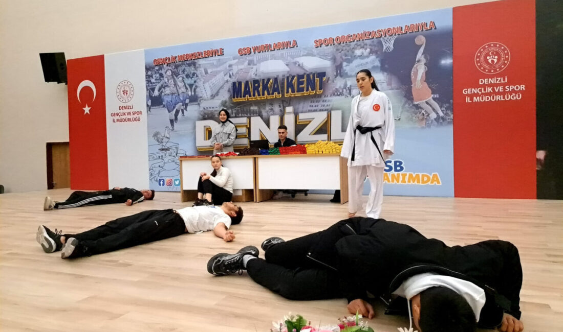 DENİZLİ (AA) – Denizli'de karate eğitimi alan öğrenciler, kadına yönelik