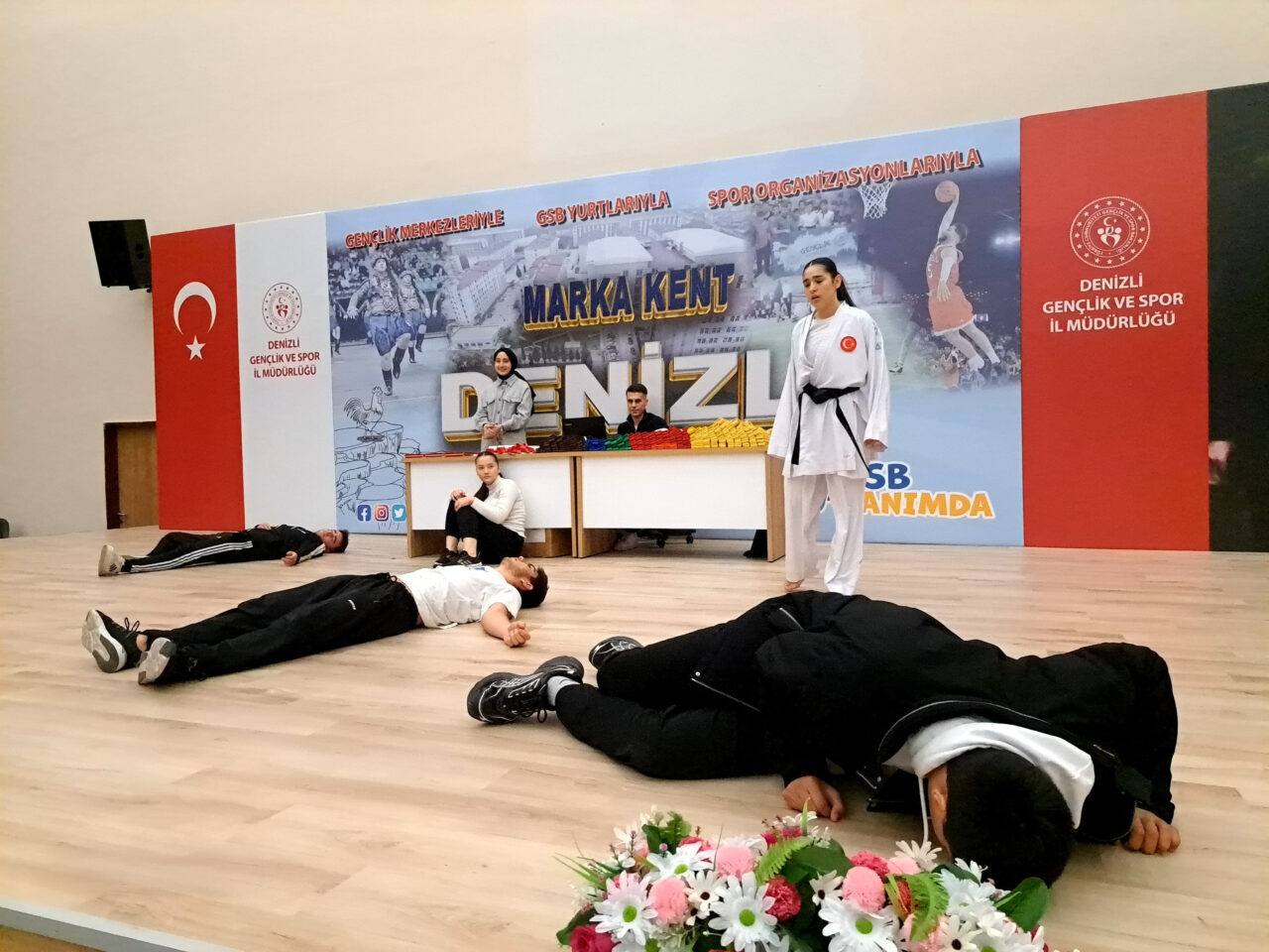 DENİZLİ (AA) – Denizli'de karate eğitimi alan öğrenciler, kadına yönelik