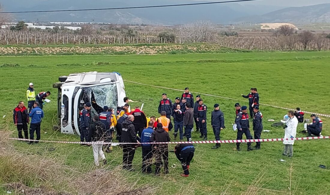 DENİZLİ (AA) – Denizli'nin Buldan ilçesinde öğrencileri taşıyan servis midibüsünün