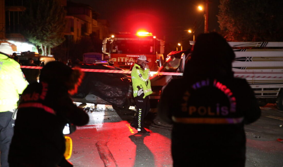 DENİZLİ (AA) – Denizli'nin Pamukkale ilçesinde otomobil ile kamyonetin çarpışması