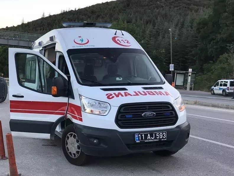 Bilecik’te seyir halinde kontrolden çıkan motosiklet devrilirken, sürücüsü yaralandı. Kaza;