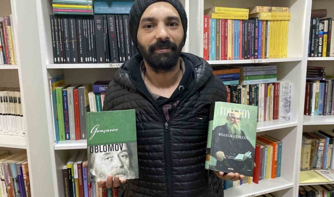 Eskişehir’de kitapçı esnafı olan Burak Öztoprak, son dönemlerde vatandaşların dijital