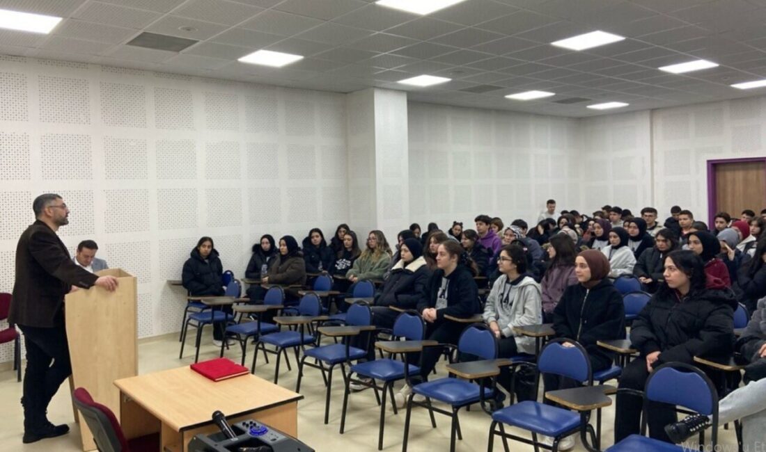 Kütahya’nın Tavşanlı ilçesi DPÜ Meslek Yüksekokulunda kariyer günleri kapsamında harita