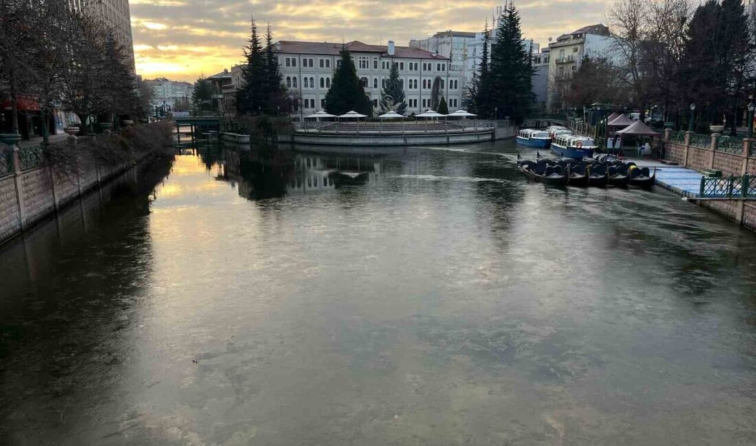 Eskişehir’de eksi 6 dereceye kadar düşen hava sıcaklığından dolayı Porsuk