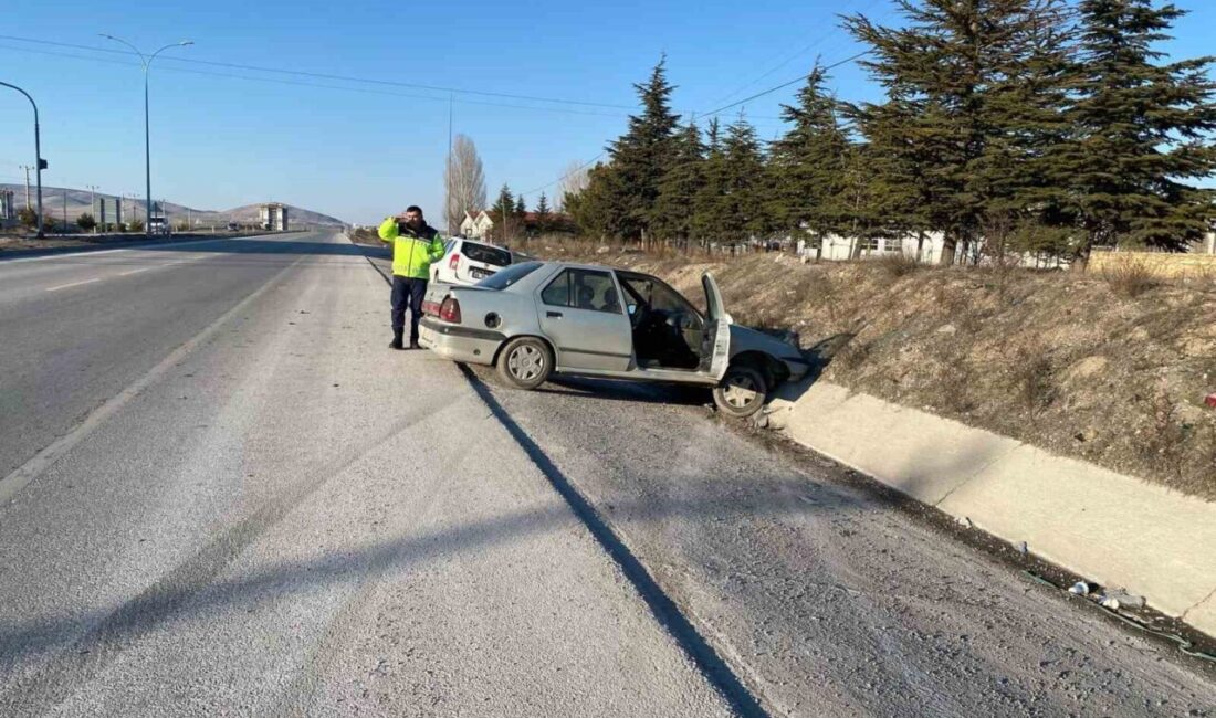 Afyonkarahisar’ın Emirdağ ilçesinde meydana gelen trafik kazasında 3 kişi yaralandı.