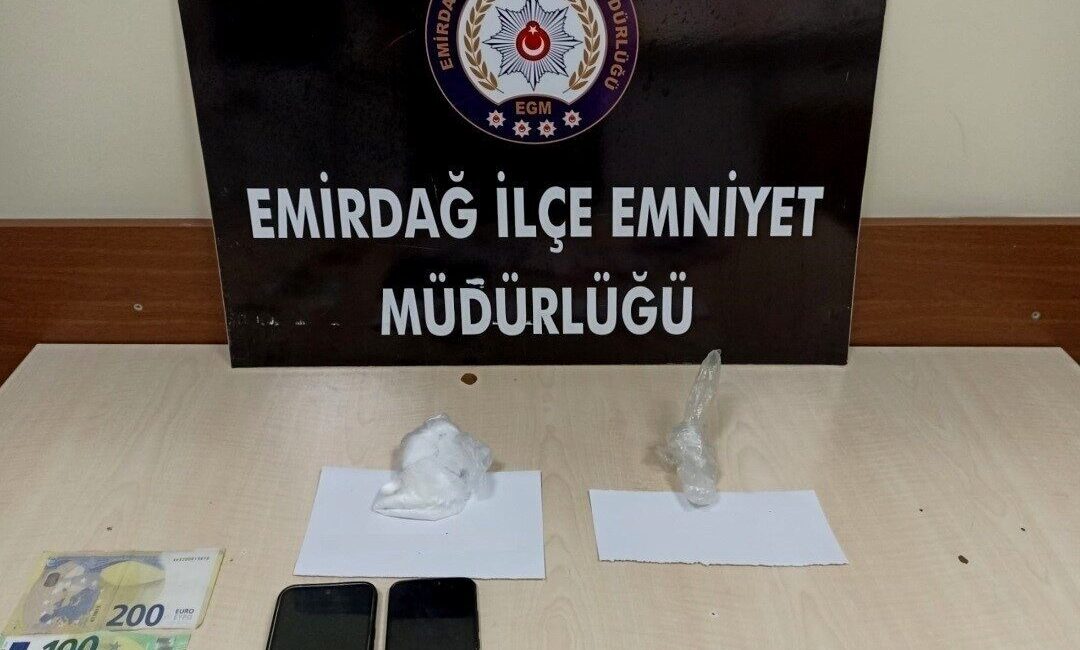 Afyonkarahisar’ın Emirdağ ilçesinde polis tarafından gerçekleştirilen operasyonda değişik tür ve