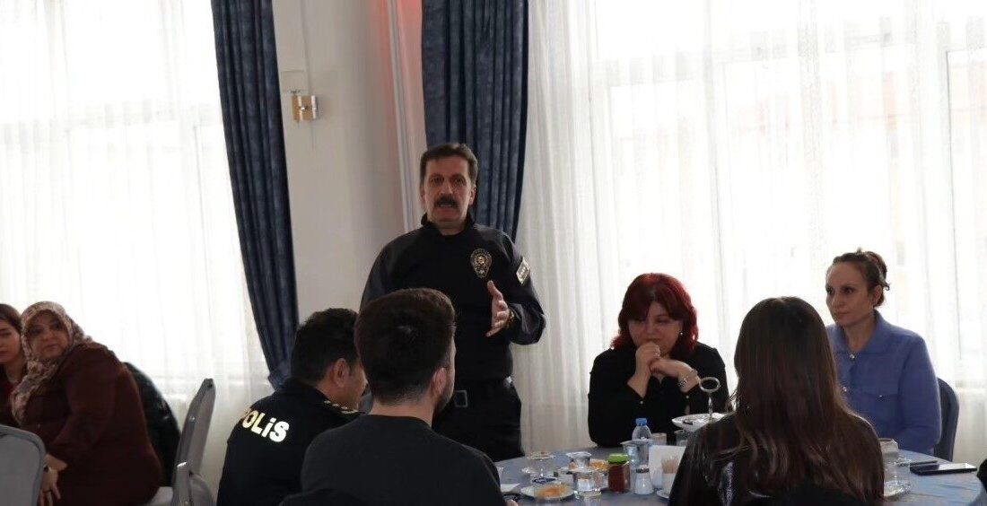 Kütahya İl Emniyet Müdürü Osman Elbir ve eşi Pınar Elbir,