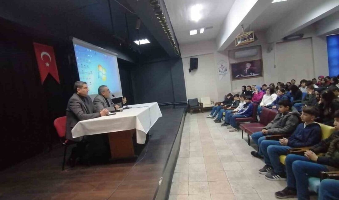 Eskişehir Orgeneral Halil Sözer Ortaokulu’nda öğrencilere yönelik yazar ve şair