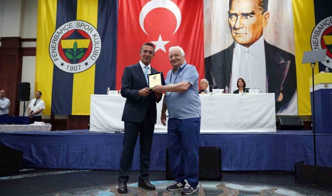Fenerbahçe’nin eski milli futbolcusu Ogün Altıparmak, 85 yaşında hayatını kaybetti.