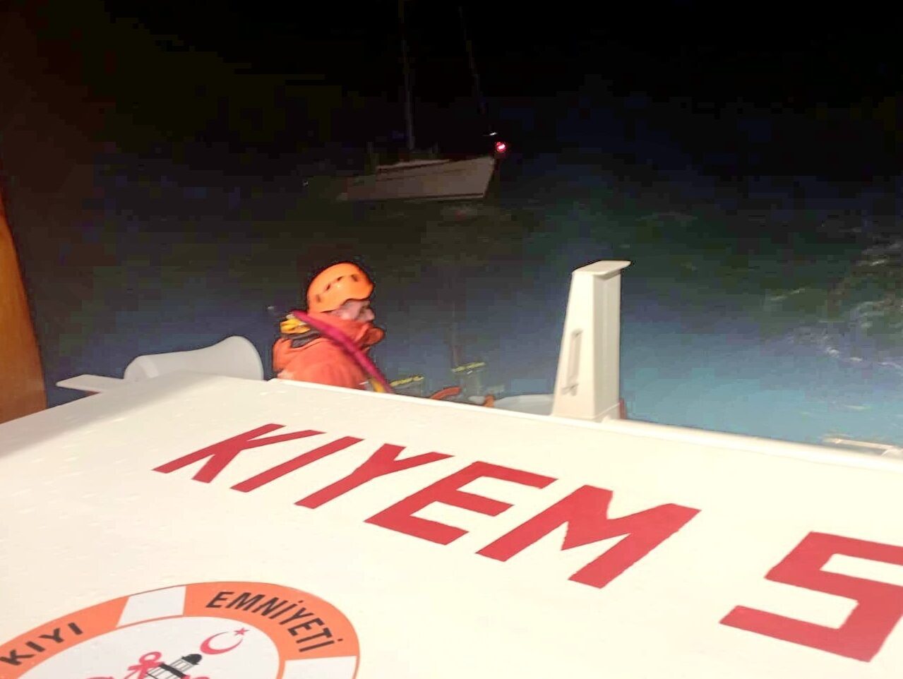 MUĞLA (AA) – Muğla'nın Fethiye ilçesi açıklarında sürüklenen teknedeki 2