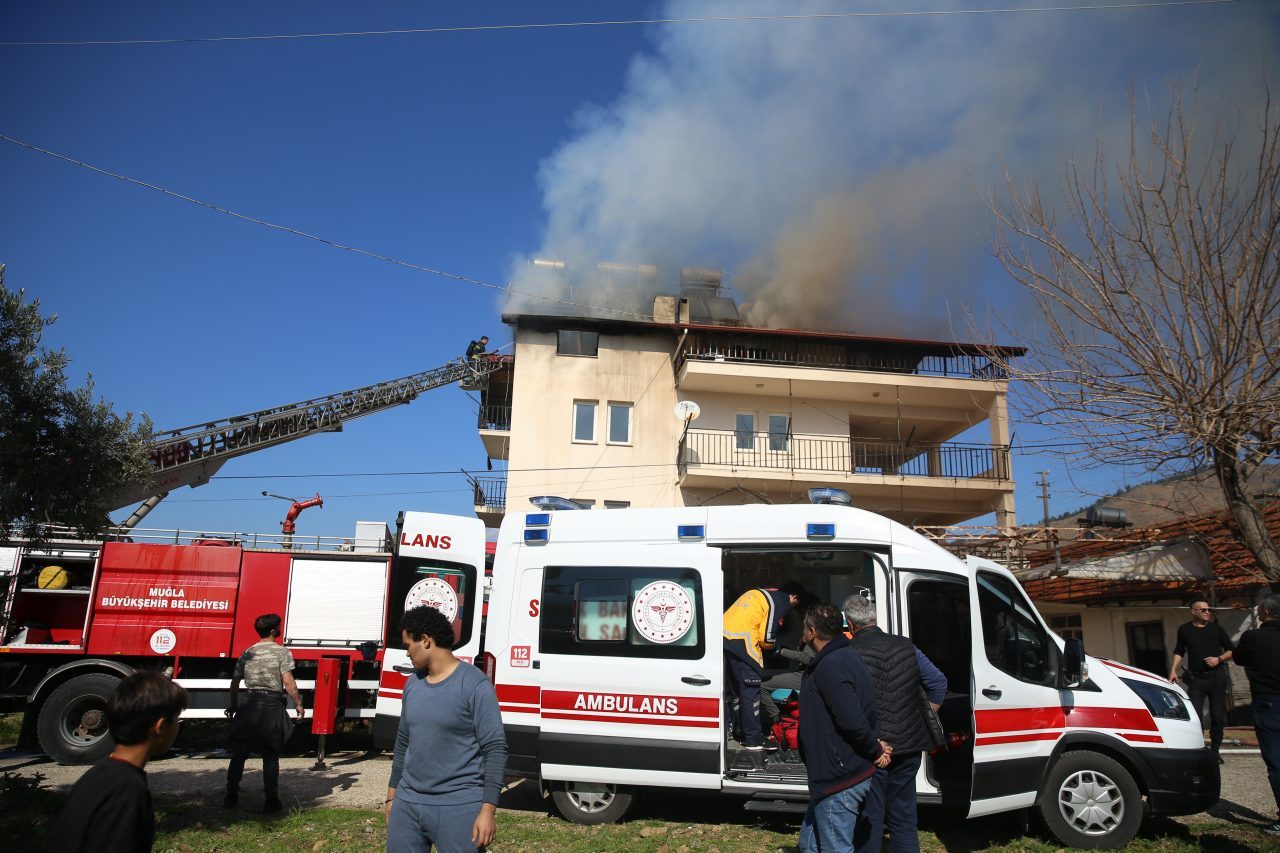 MUĞLA (AA) – Muğla'nın Fethiye ilçesinde evde çıkan yangında 2'si
