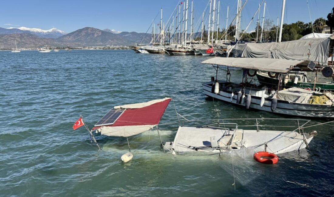 MUĞLA (AA) – Muğla'nın Fethiye ilçesinde etkili olan kuvvetli rüzgar