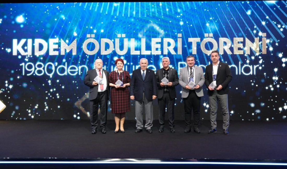 Final Eğitim Kurumları, kıdem ödülleri töreniyle 45. yıldönümünde  eği