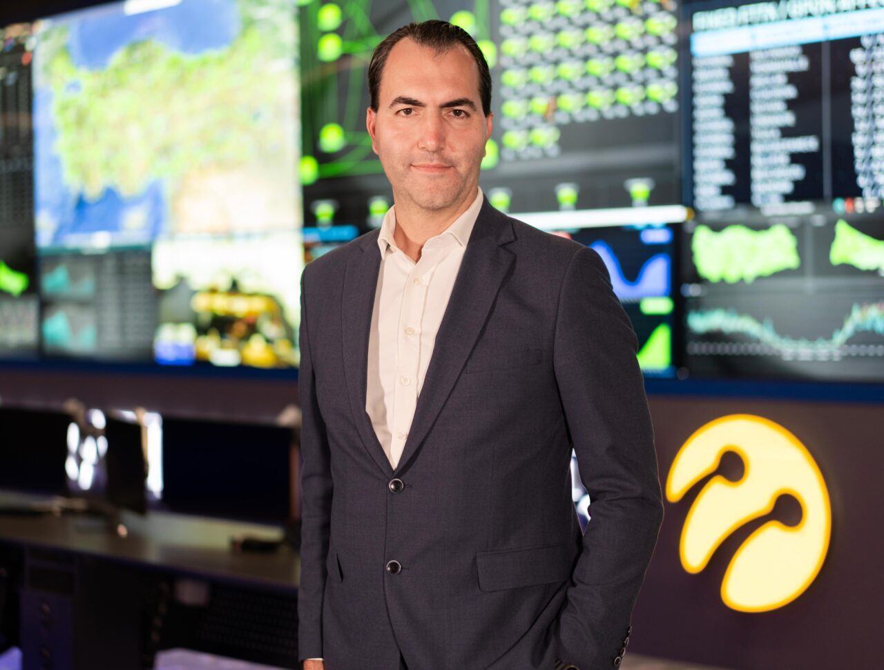 - Financell Genel Müdürü Zeynel Korhan Bilek:
- "Turkcell mağazalarına gelen