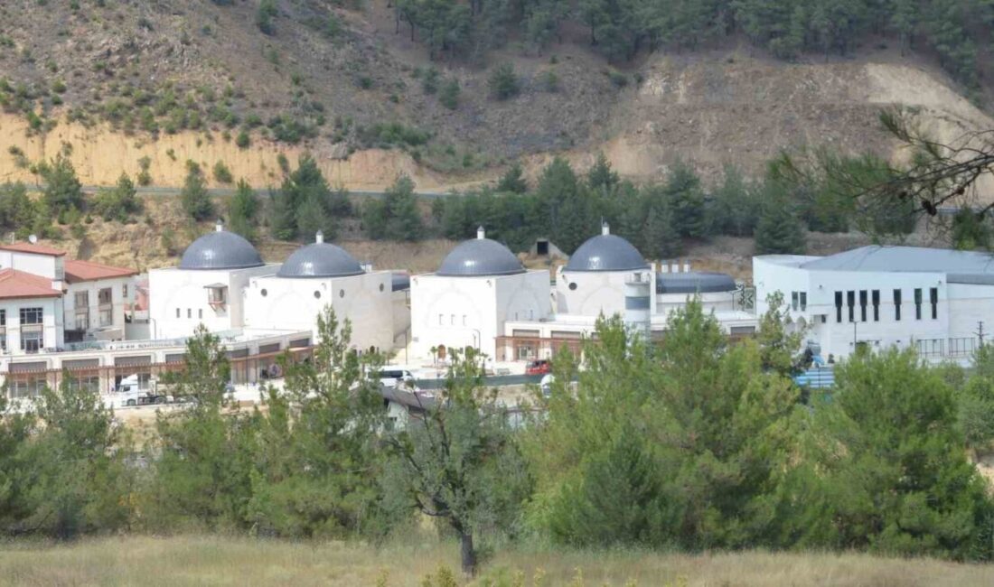 Kütahya’nın Gediz ilçesinde vatandaşların Ilıca Termal Tatil Köyü’nden daha fazla