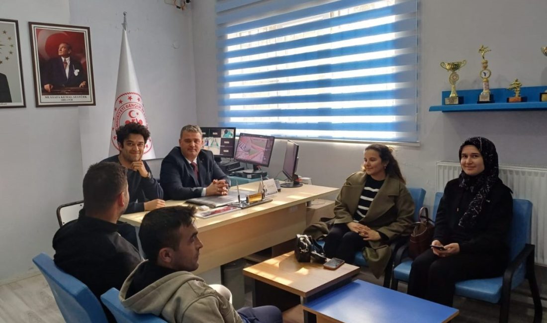 Kütahya’nın Gediz ilçesinde, Gediz Sosyal Hizmet Merkezi Müdürlüğü personelleri Psikolog