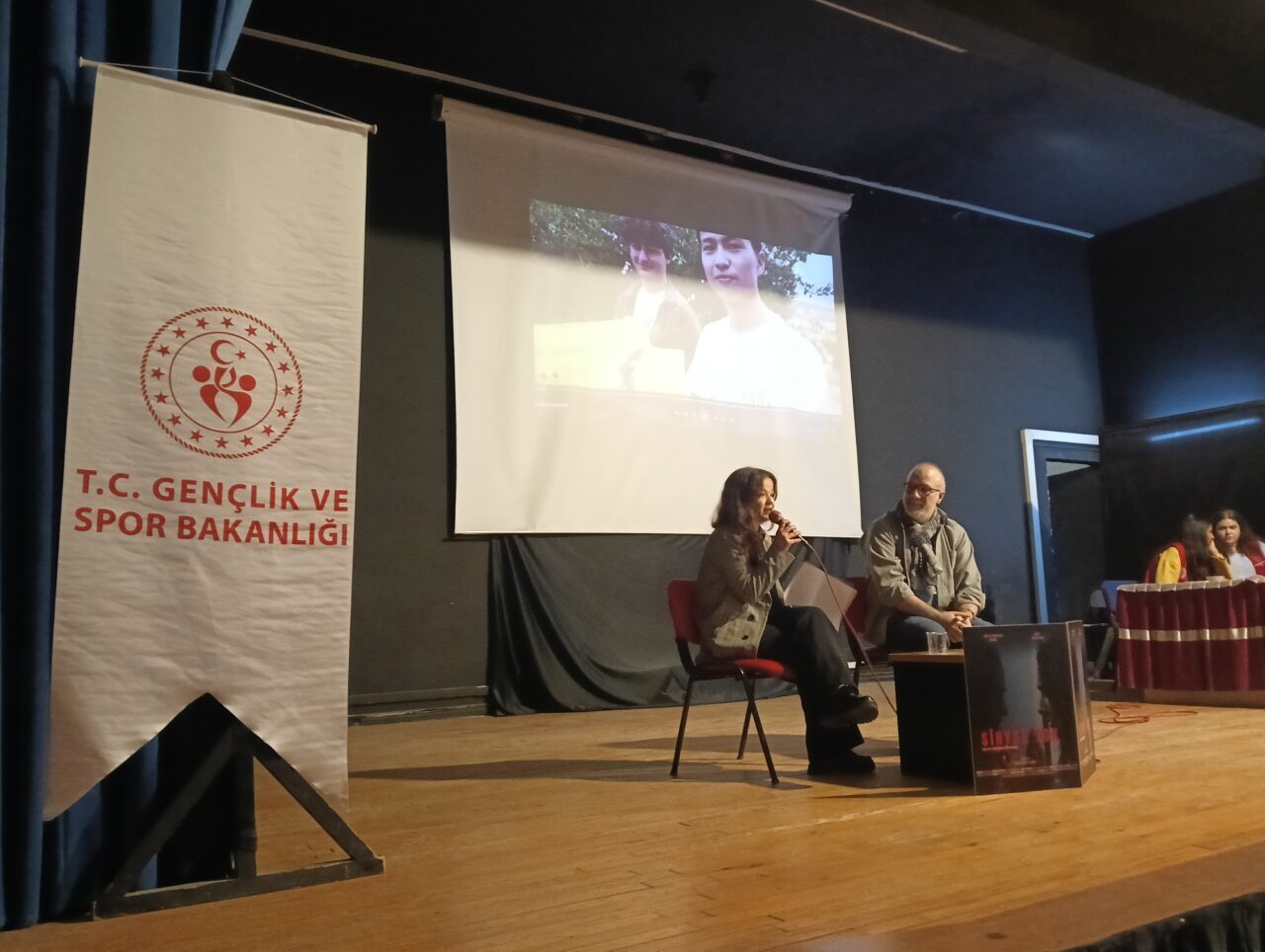 İZMİR (AA) – İzmir'de gençler, dijital bağımlılığın zararlarını çektikleri filmle