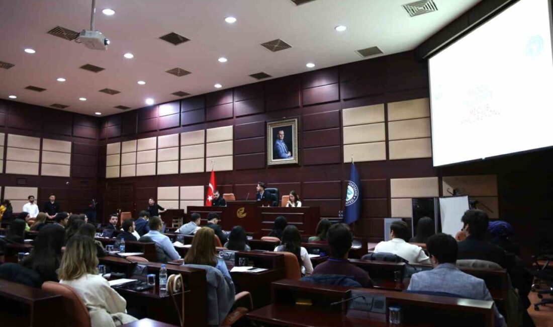 Eskişehir Osmangazi Üniversitesi Siyaset Bilimi ve Kamu Yönetimi Kulübü öğrencileri,