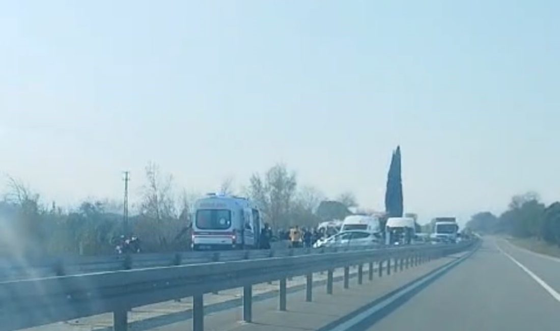 Aydın’ın Germencik ilçesinde 3 aracın karıştığı trafik kazasında 4 kişi