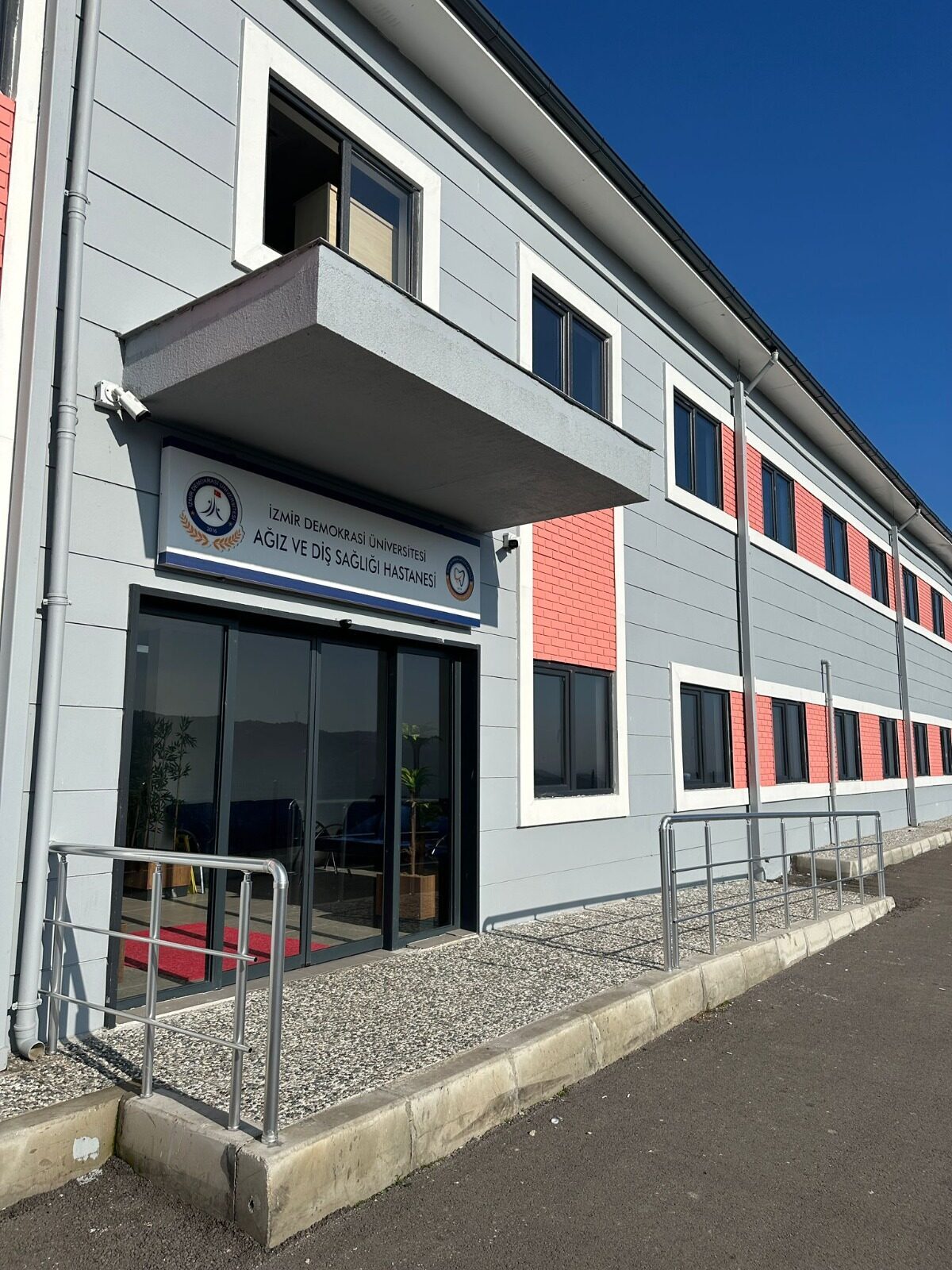 İZMİR (AA) – İzmir Demokrasi Üniversitesi (İDÜ) Ağız ve Diş
