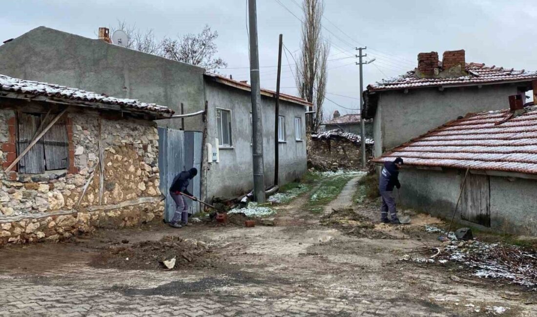 Eskişehir İnönü Belediyesi, Esnemez Mahallesi’nde detaylı temizlik çalışması gerçekleştirdi. Mahalle