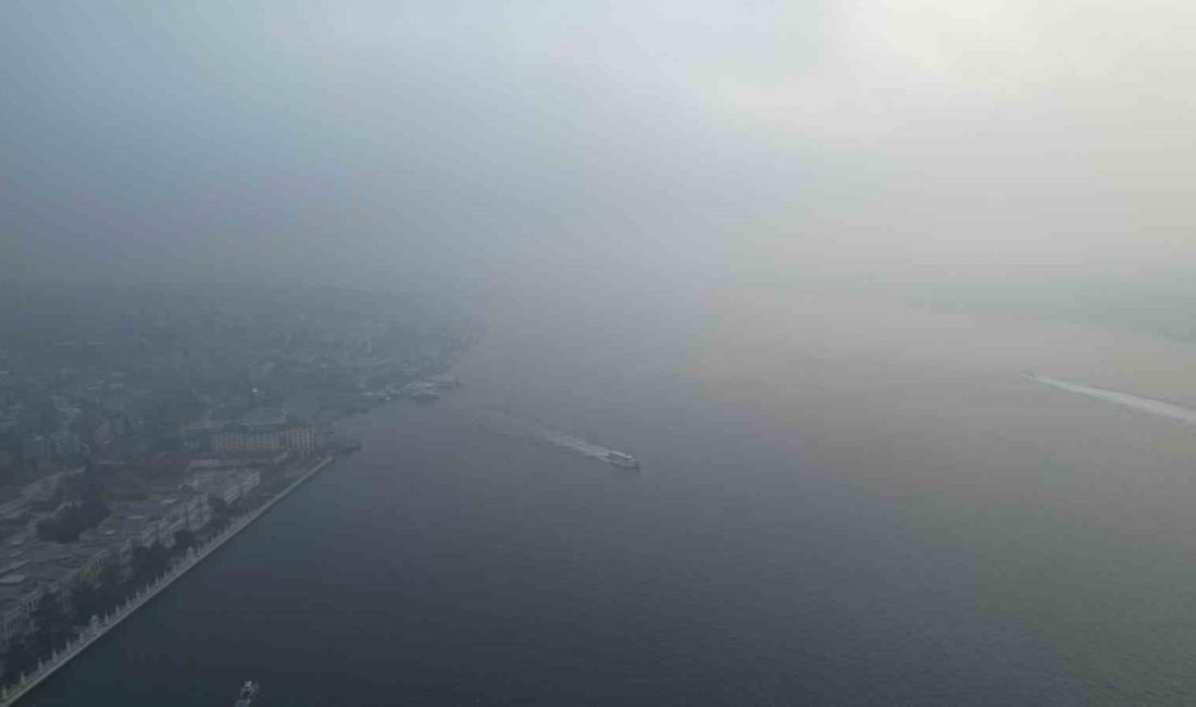 İstanbul Boğazı’nda sabah saatlerinde etkili olan sis, havadan görüntülendi. E5