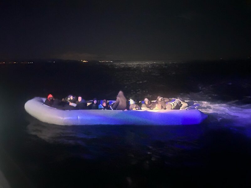 İZMİR (AA) – İzmir'in Urla ilçesi açıklarında 28 düzensiz göçmen