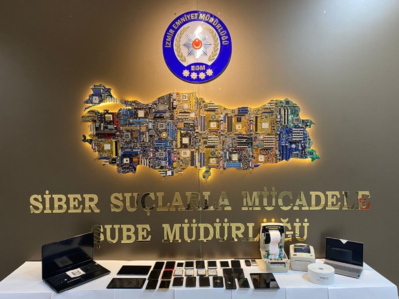 İZMİR (AA) – İzmir merkezli 8 ilde düzenlenen yasa dışı