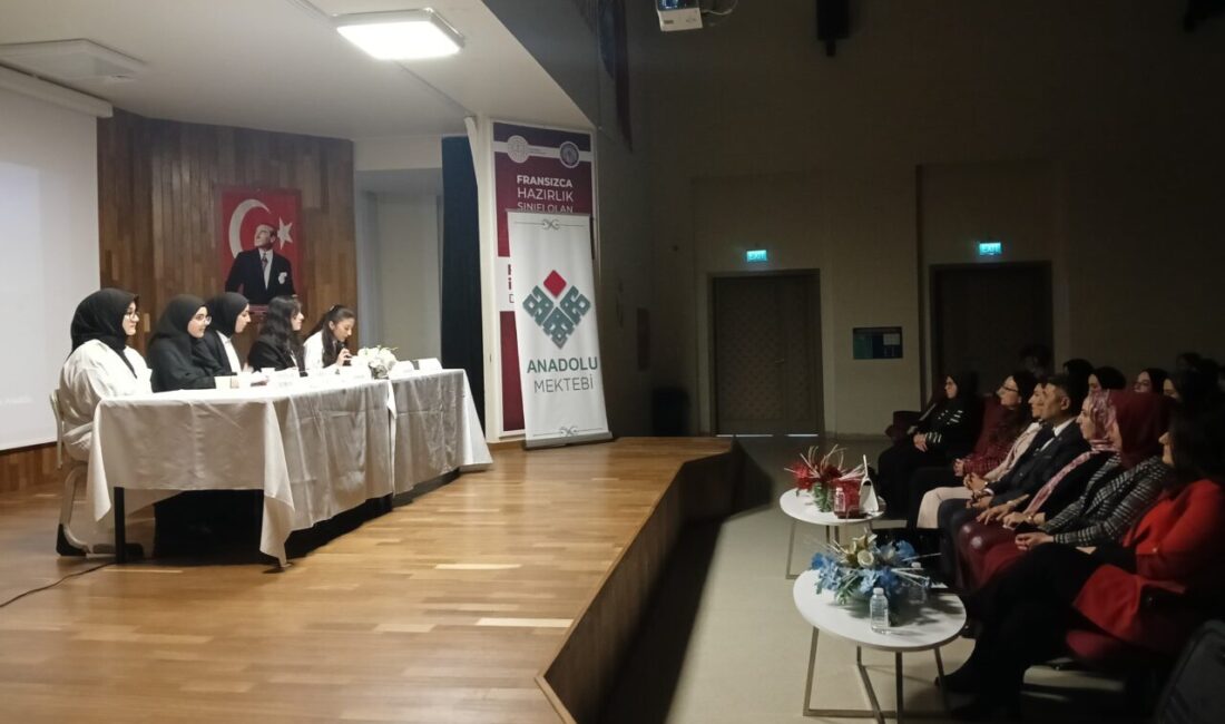 İZMİR (AA) – İzmir'de lise öğrencileri, "Anadolu Mektebi Projesi Yazar