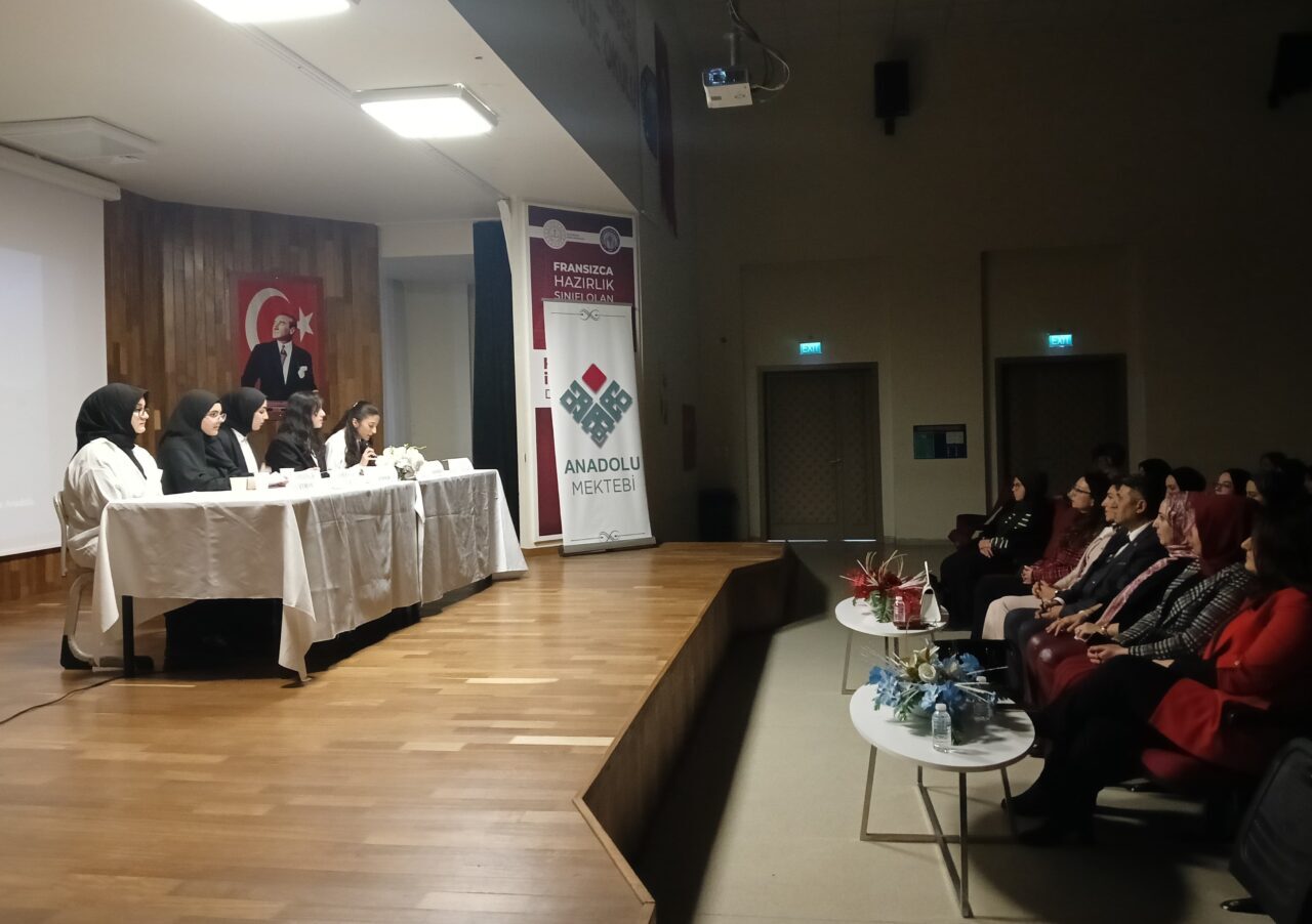 İZMİR (AA) – İzmir'de lise öğrencileri, "Anadolu Mektebi Projesi Yazar