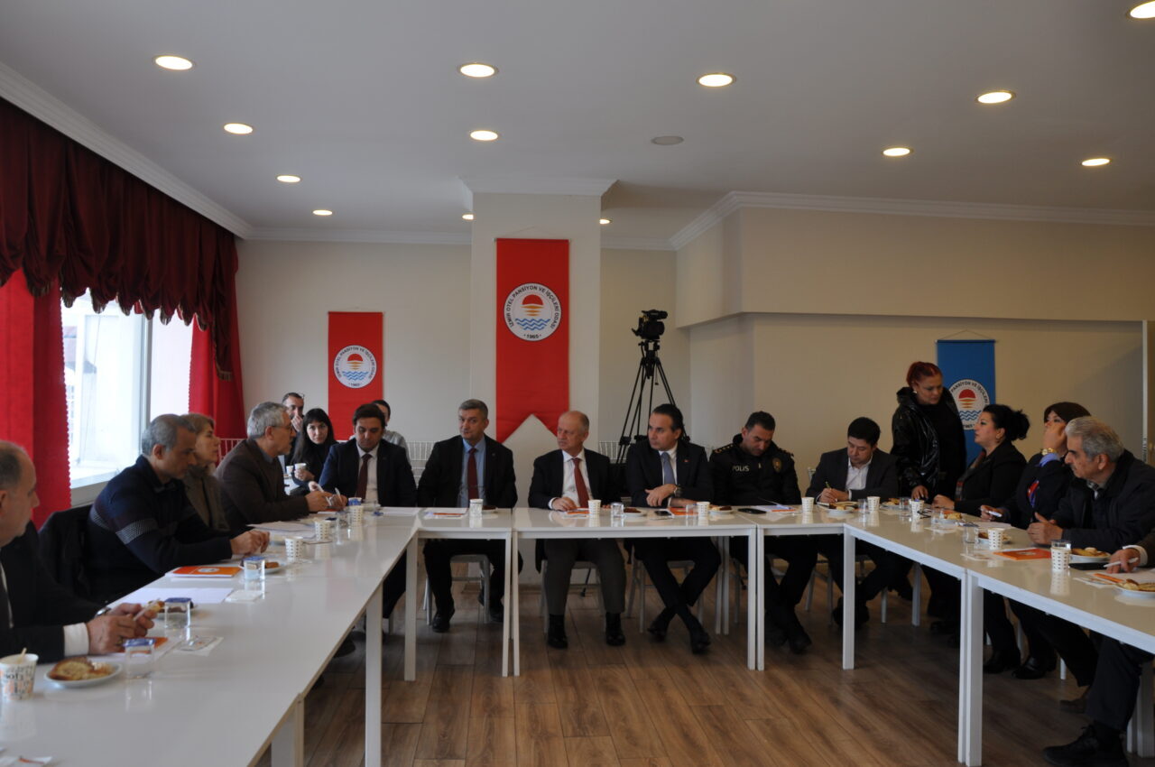 İZMİR (AA) – İzmir Otelciler Odası tarafından "Basmane iyileştirme toplantısı"