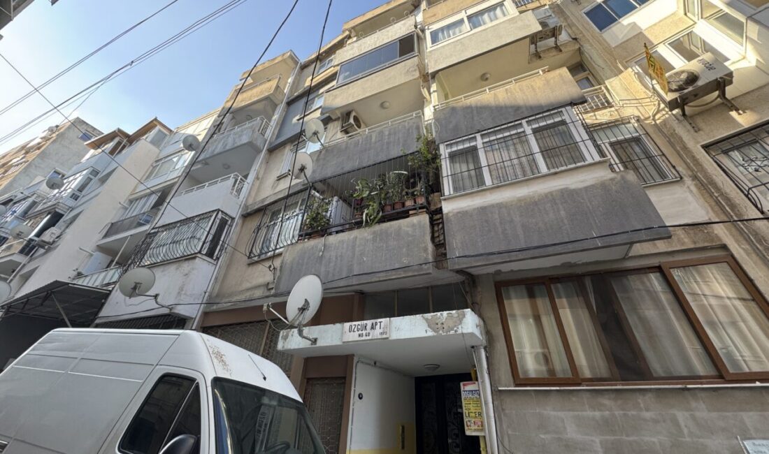 İZMİR (AA) – İzmir'in Konak ilçesinde yalnız yaşadığı evinde uzun