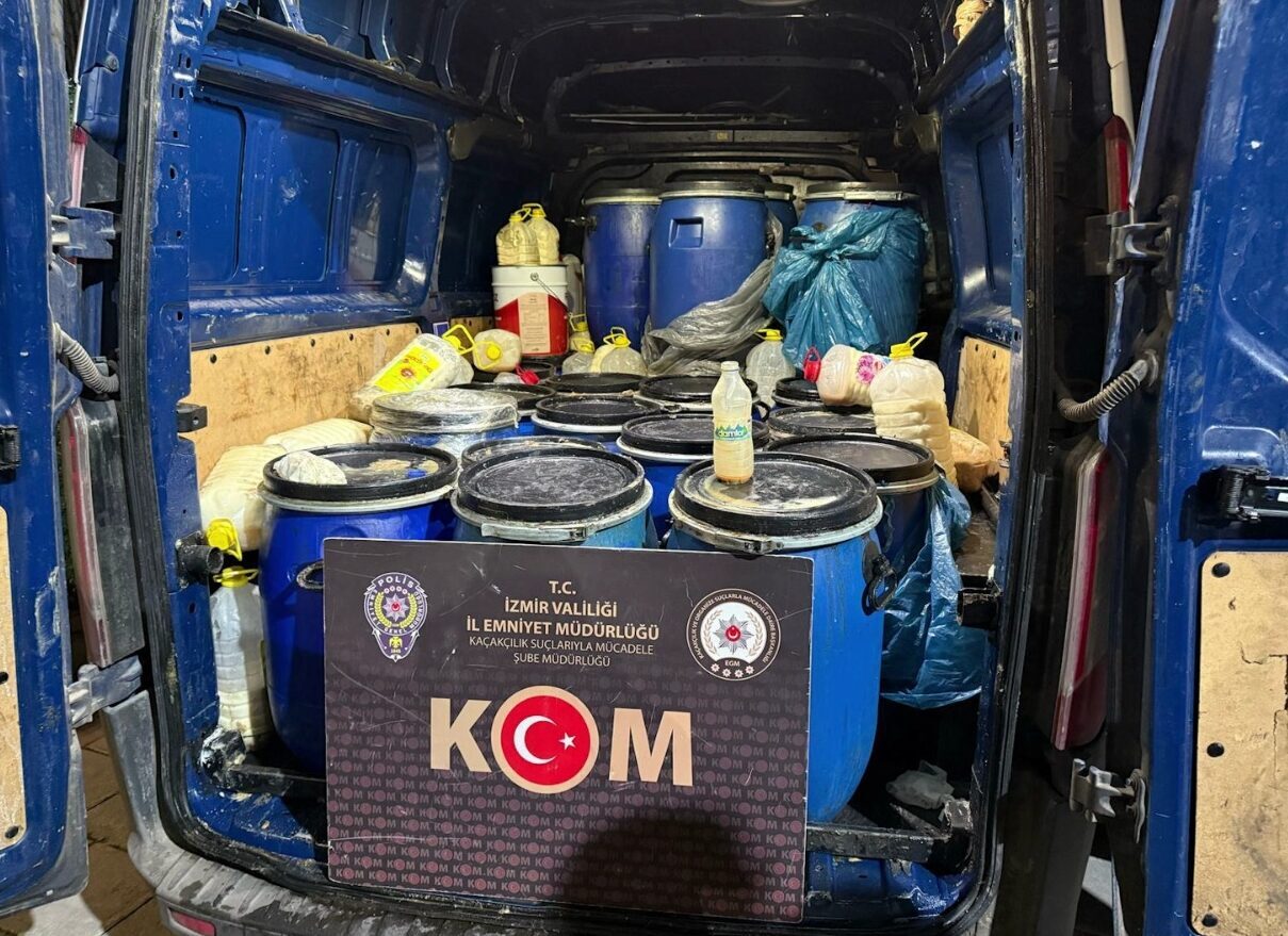İZMİR (AA) – İzmir'de kaçakçılık operasyonlarında gözaltına alınan 20 şüpheliden