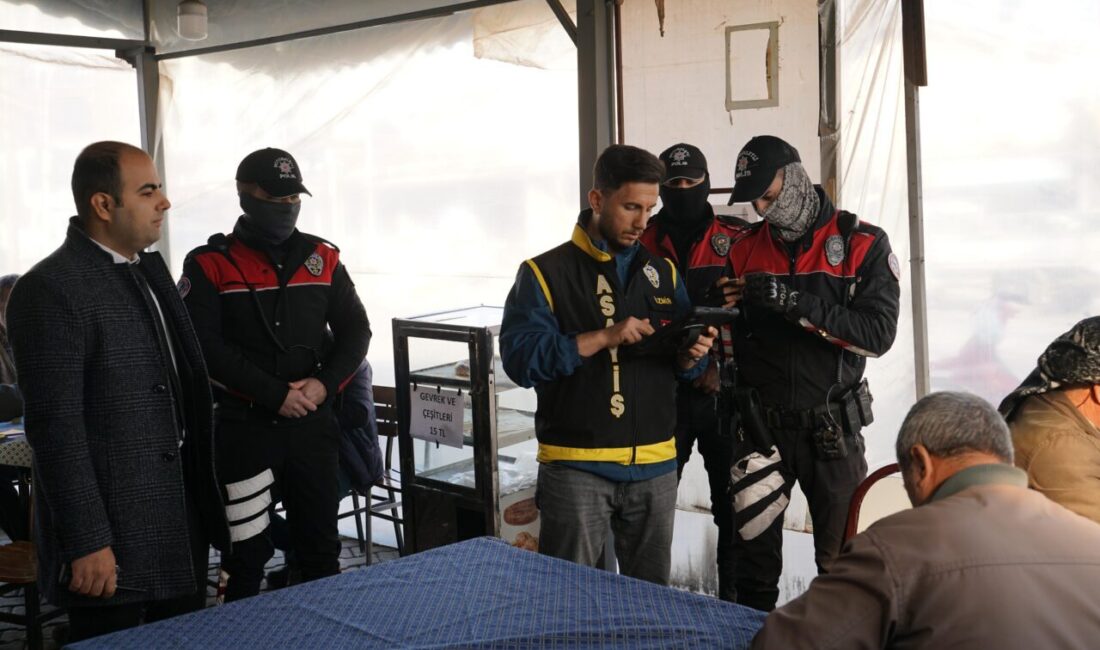 İZMİR (AA) – İzmir'de polis ekiplerince düzenlenen asayiş ve trafik