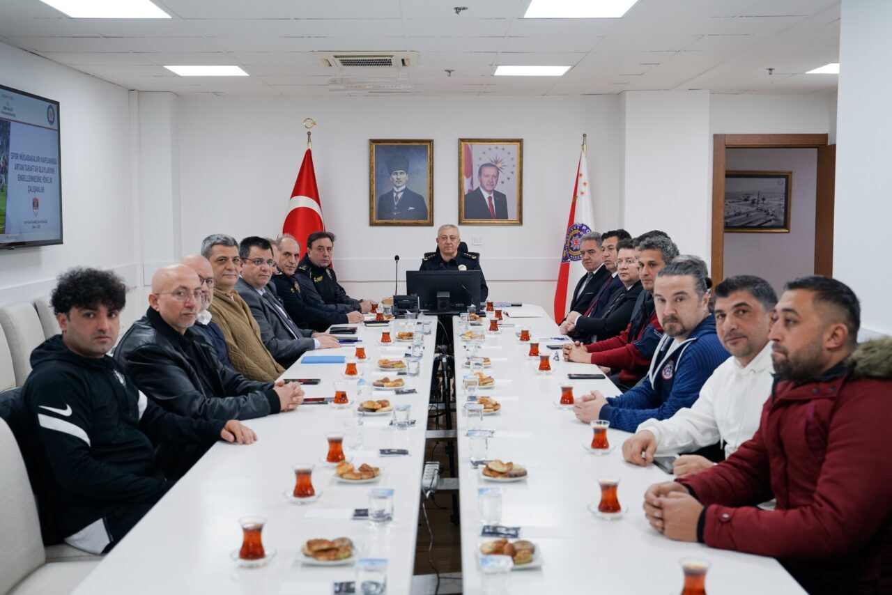 İZMİR (AA) – İzmir İl Emniyet Müdürlüğü tarafından, "Sporda Şiddetin