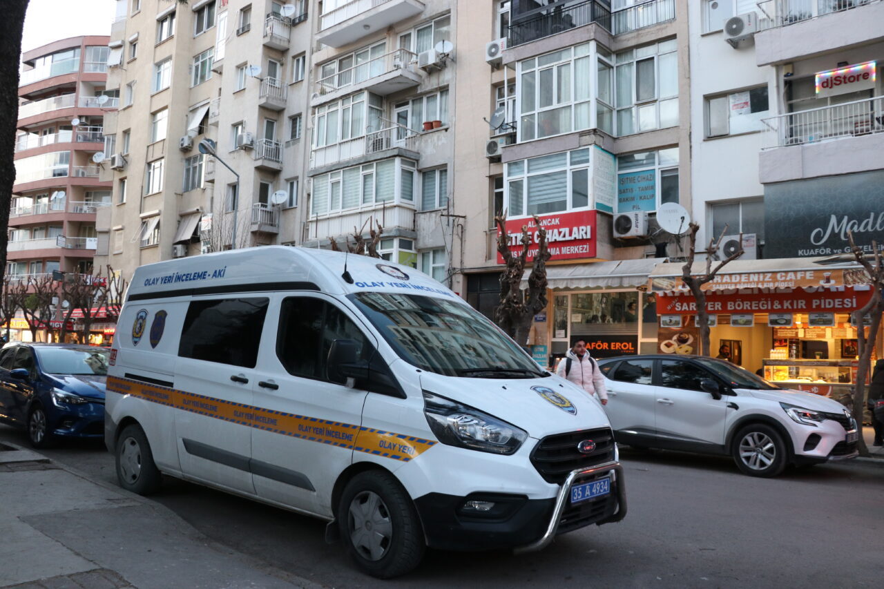 İZMİR (AA) – İzmir'in Konak ilçesinde tartıştığı kişiyi tabancayla ağır