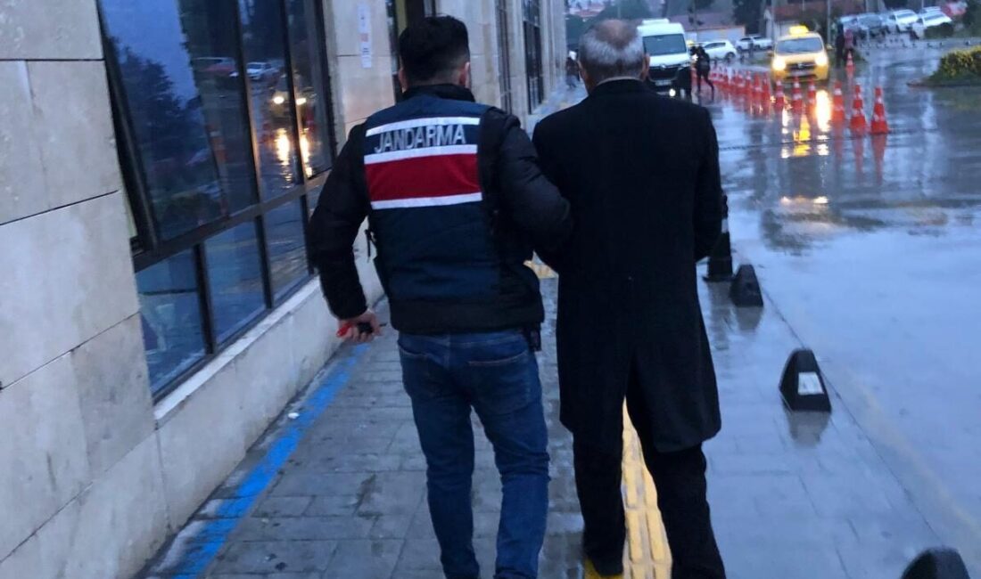 İZMİR (AA) – İzmir'de, silahlı terör örgütü propagandası yaptıkları iddiasıyla