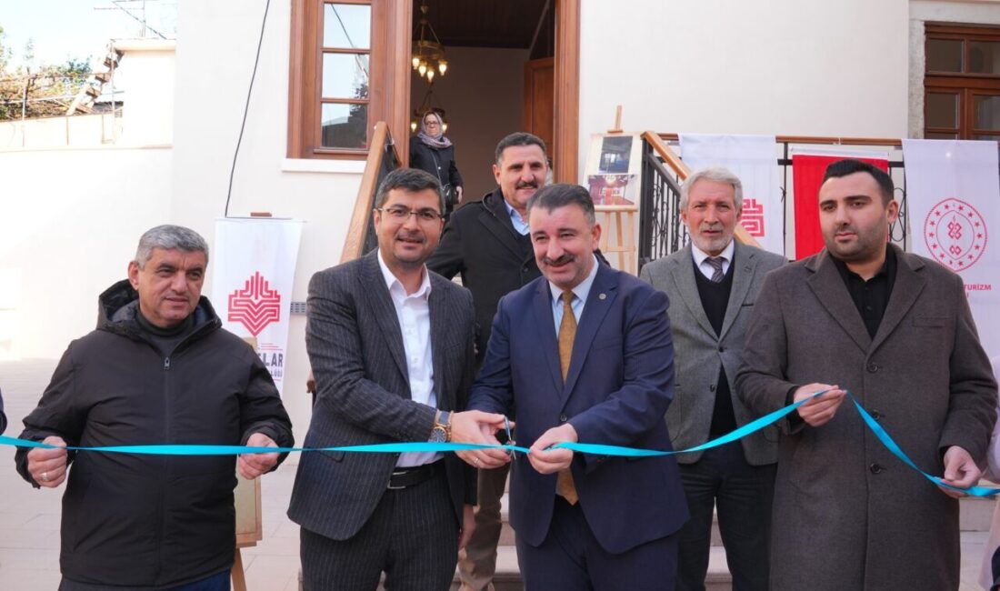 İZMİR (AA) – İzmir'in Konak ilçesindeki tarihi cami, iki yıllık