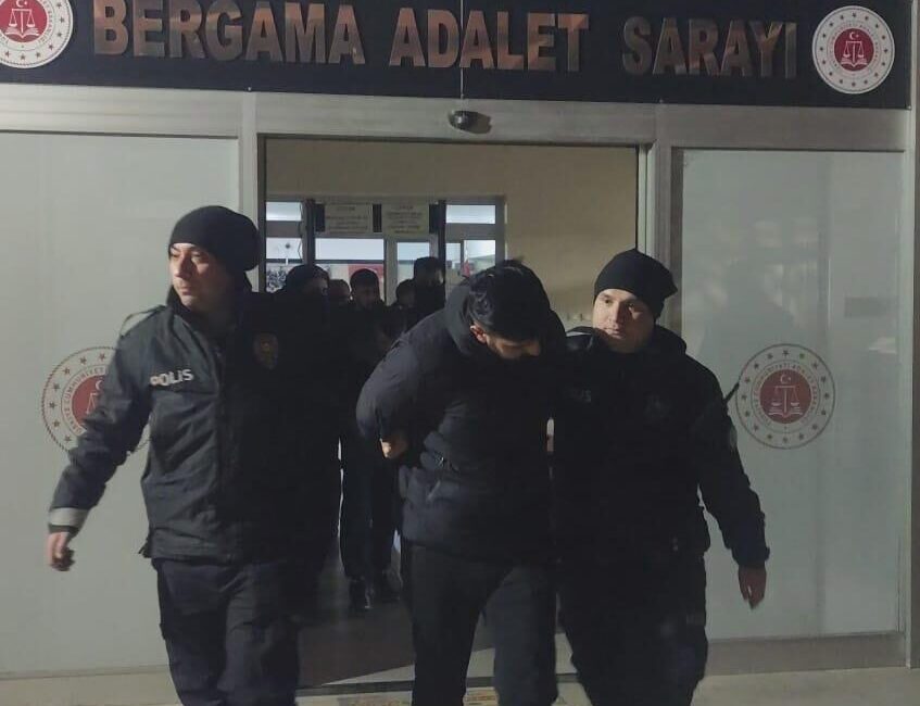 İZMİR (AA) – İzmir'in Bergama ilçesinde düzenlenen uyuşturucu operasyonunda gözaltına
