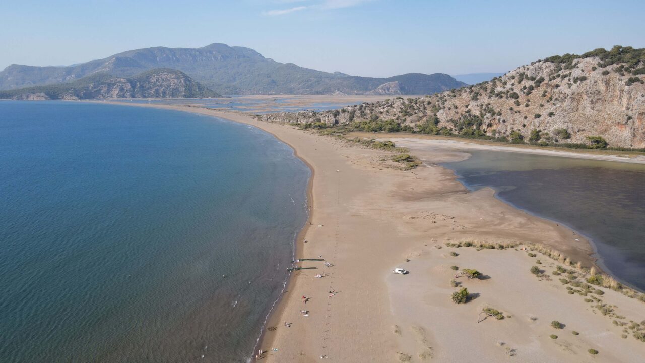 MUĞLA (AA) – Muğla'daki İztuzu Plajı, dünyanın en büyük seyahat