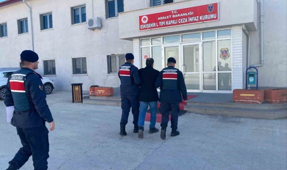 Eskişehir’de ’Silahlı Terör Örgütüne (FETÖ) Üye Olmak Suçu’ ile arandığı