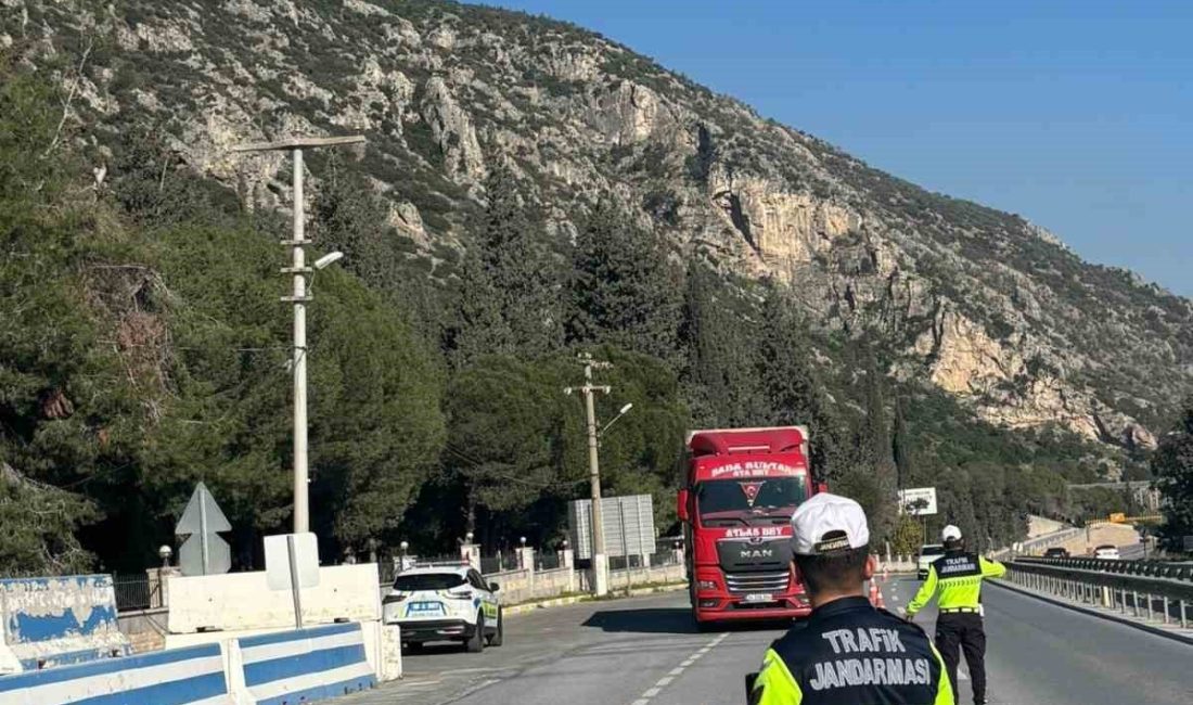 Aydın’ın Didim ilçesinde jandarma ekiplerince havadan gerçekleştirilen trafik denetiminde, kurallara