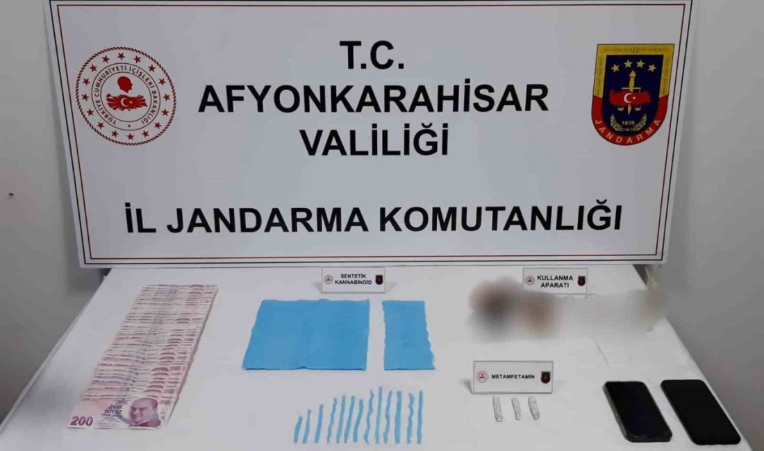 Afyonkarahisar’da öğrencilerin ağırlıklı yaşadığı Erenler Mahallesi’nde jandarma ekipleri yaptıkları takip