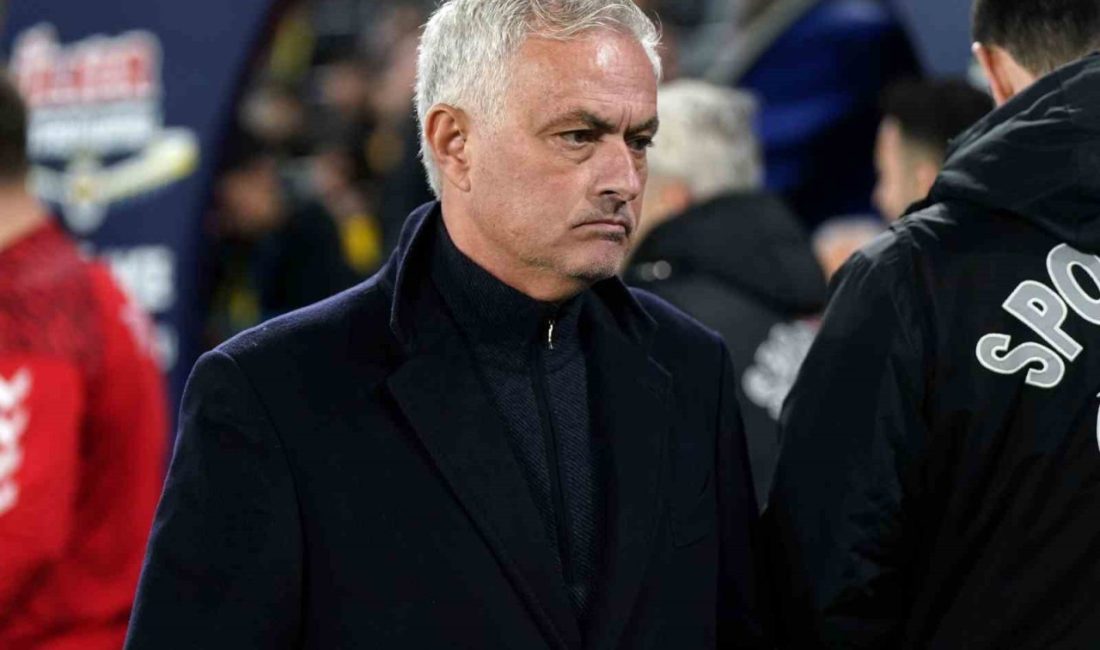 Fenerbahçe Teknik Direktörü Jose Mourinho, son oynadıkları Midtjylland maçı 11’ine
