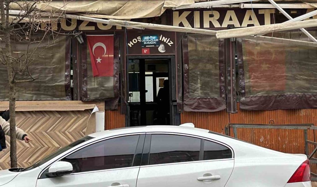 Kağıthane’de 4 katlı bir binanın 4’üncü katındaki tekstil atölyesine malzeme